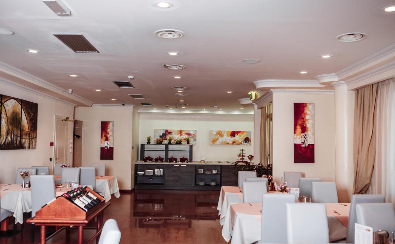 Hotel Pushkin Uralsk Exterior photo